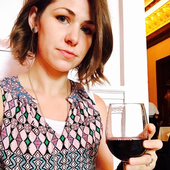 Meet your Posher, Nichole - Picture 3 of 5